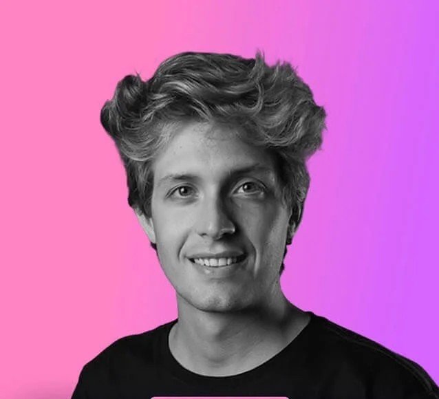 Juan Santacruz creador de Revolutia IA PRO